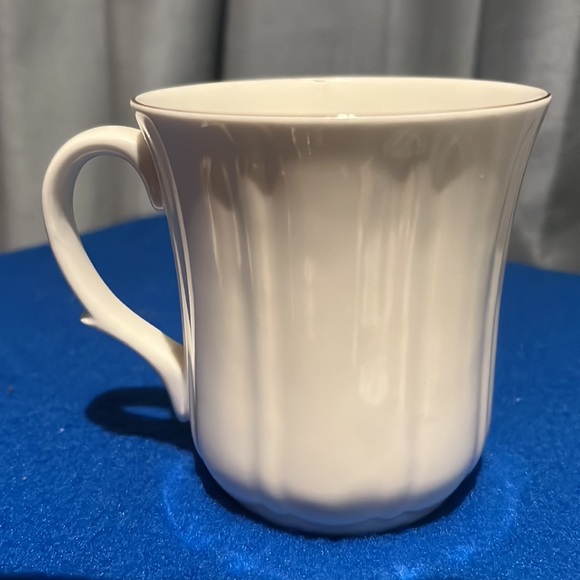 Poodle Mug Duchess Bone China, Made in England - Picture 6 of 10